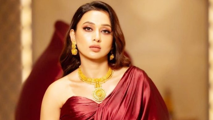 সংসদ সদস্য থেকে ‘পদত্যাগ’ করলেন মিমি চক্রবর্তী